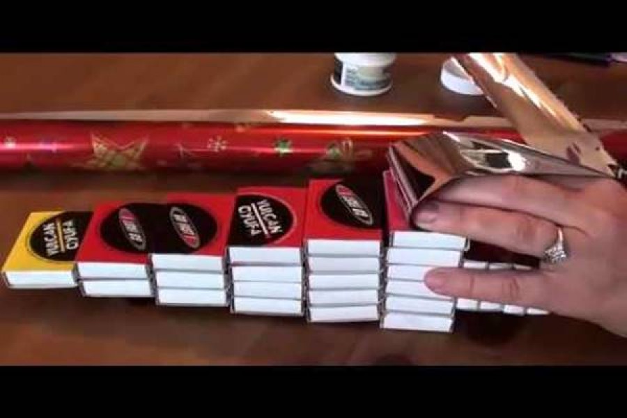 Napokon át gyűjtögette üres gyufás dobozokat - majd igen csak csodálatos karácsonyi dolgot készített belőlük (videó)