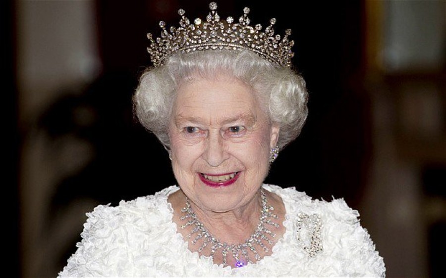Sosem látott fotó került elő: ilyen volt 20 évesen II. Erzsébet, aki ma lett 92 éves