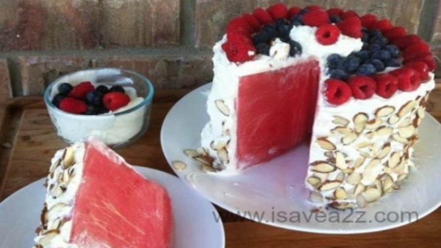 A nyár egyik kedvenc tortája: mutatjuk, hogy készítheted el ezt a csodaszép és nagyon finom görögdinnye tortát